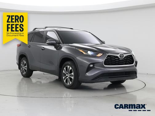 Gray 2023 Toyota Highlander XLE