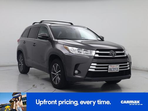Gray 2017 Toyota Highlander XLE