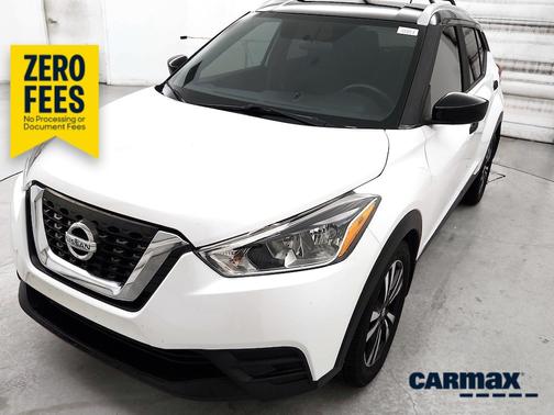 White 2019 Nissan Kicks SV