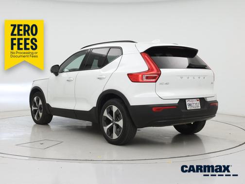 White 2023 Volvo XC40 B4 Ultimate Dark Theme