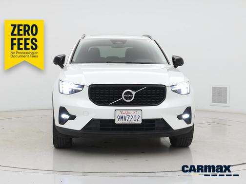 White 2023 Volvo XC40 B4 Ultimate Dark Theme