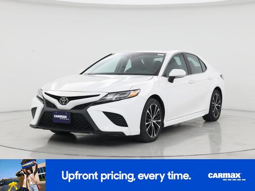 White 2018 Toyota Camry SE