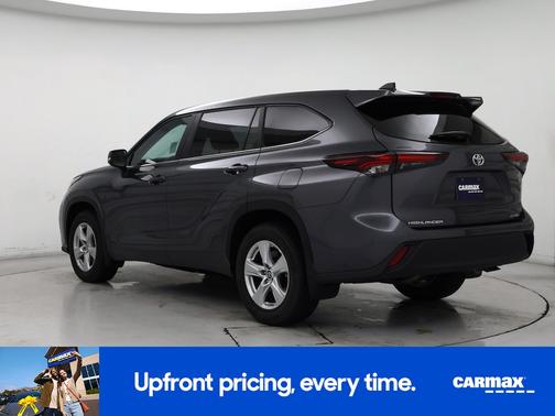Gray 2024 Toyota Highlander LE