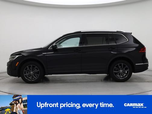 Black 2023 Volkswagen Tiguan SE