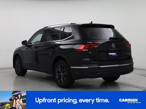 Black 2023 Volkswagen Tiguan SE