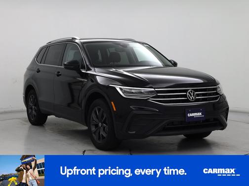 Black 2023 Volkswagen Tiguan SE
