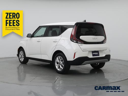 White 2025 Kia Soul LX
