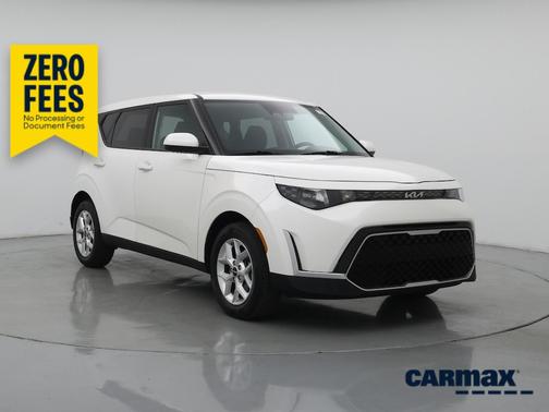 White 2025 Kia Soul LX