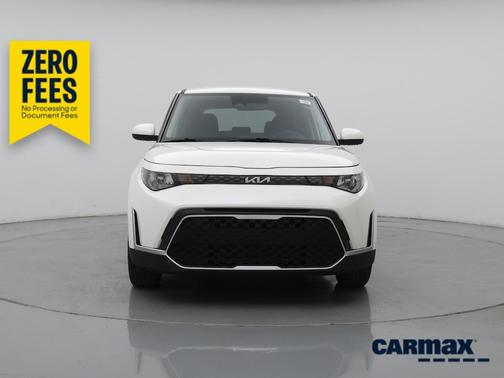 White 2025 Kia Soul LX