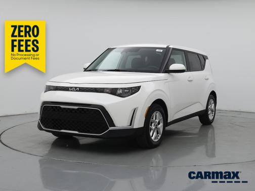 White 2025 Kia Soul LX
