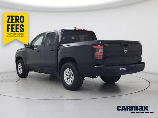 Black 2024 Nissan Frontier SV