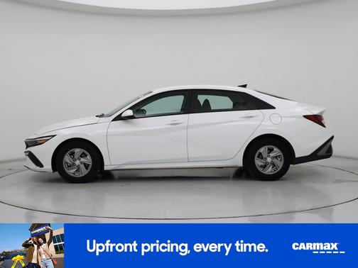 2024 Hyundai ELANTRA SE