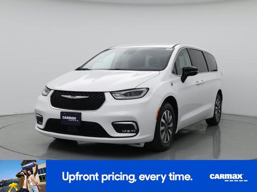 White 2024 Chrysler Pacifica Hybrid Select