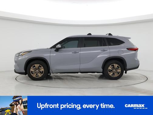 Gray 2023 Toyota Highlander Hybrid Bronze Edition
