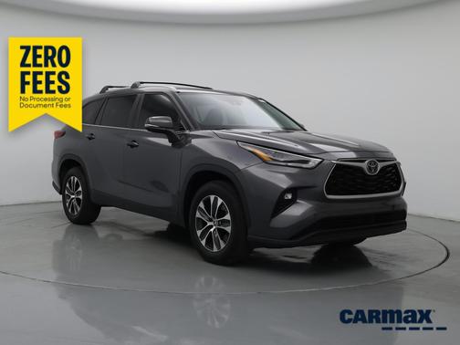 Gray 2023 Toyota Highlander XLE