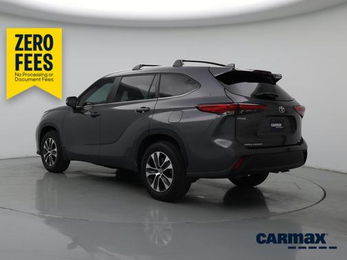 Gray 2023 Toyota Highlander XLE