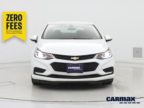 White 2018 Chevrolet Cruze LT