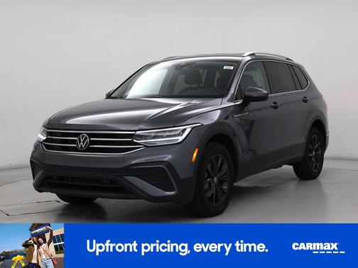 Gray 2024 Volkswagen Tiguan SE