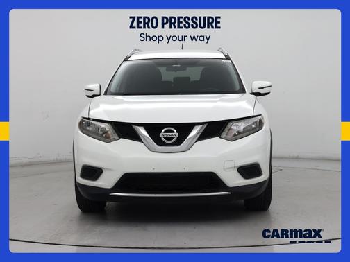 White 2016 Nissan Rogue SV