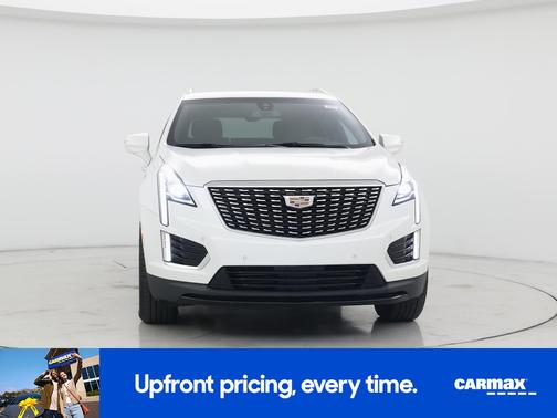 White 2022 Cadillac XT5 Luxury