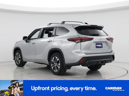 Silver 2024 Toyota Highlander XLE