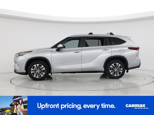 Silver 2024 Toyota Highlander XLE