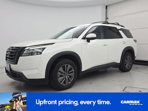 White 2024 Nissan Pathfinder SV