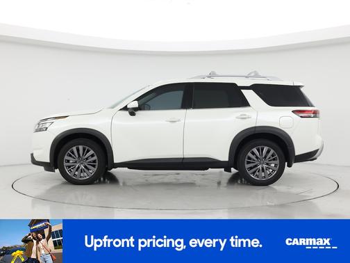 White 2023 Nissan Pathfinder SL