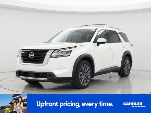 White 2023 Nissan Pathfinder SL