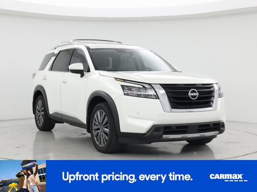 White 2023 Nissan Pathfinder SL