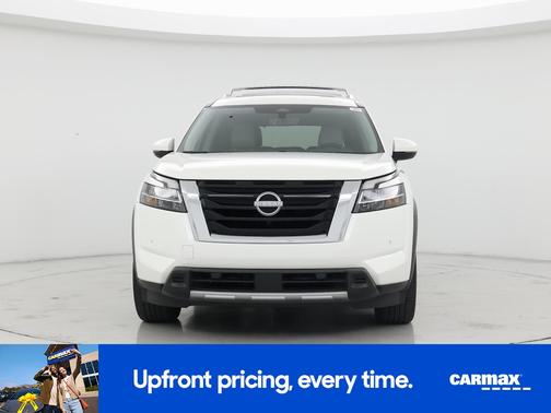 White 2023 Nissan Pathfinder SL