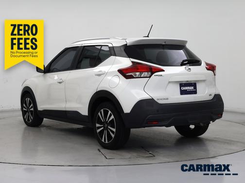 White 2018 Nissan Kicks SV