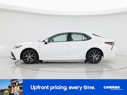 White 2024 Toyota Camry SE