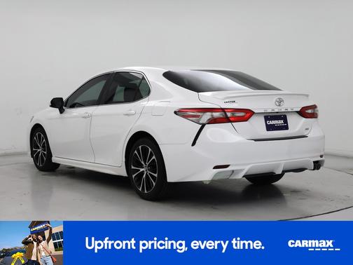 White 2018 Toyota Camry SE