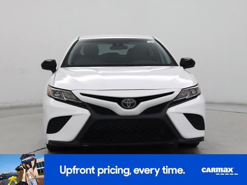 White 2019 Toyota Camry SE