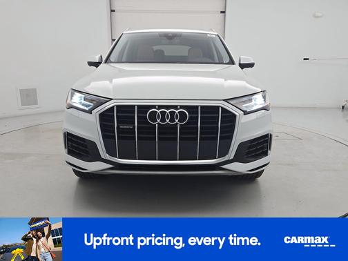 White 2021 Audi Q7 Premium