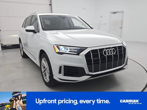 White 2021 Audi Q7 Premium
