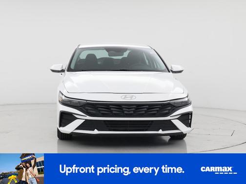 2024 Hyundai ELANTRA SE