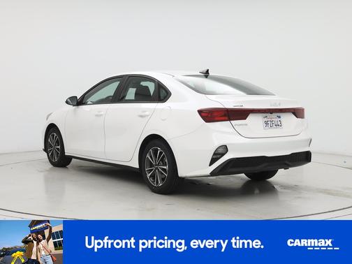 White 2023 Kia Forte LXS