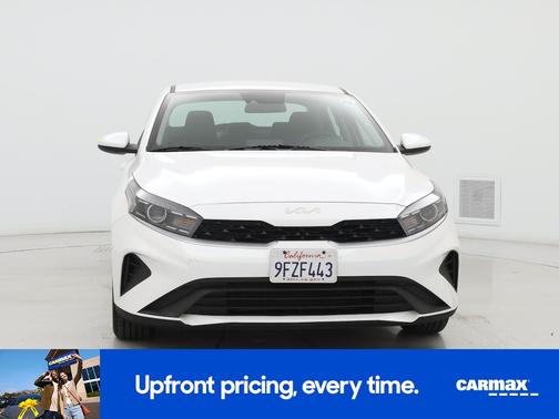 White 2023 Kia Forte LXS