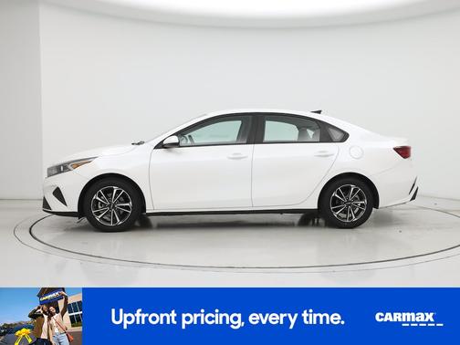 White 2023 Kia Forte LXS