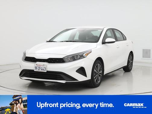White 2023 Kia Forte LXS