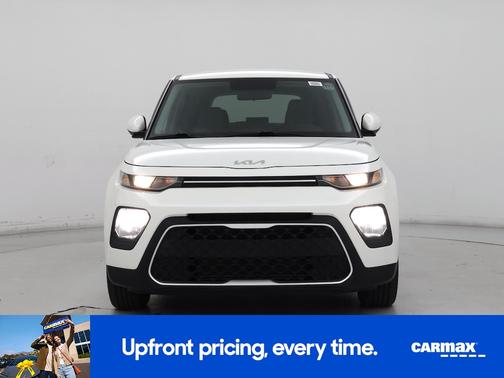 White 2022 Kia Soul LX