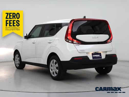 White 2022 Kia Soul LX