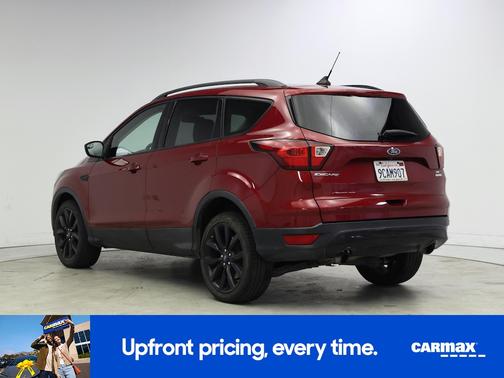 Red 2019 Ford Escape SE