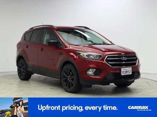 Red 2019 Ford Escape SE