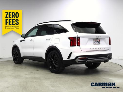 White 2022 Kia Sorento SX