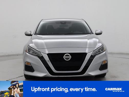 Silver 2022 Nissan Altima SV