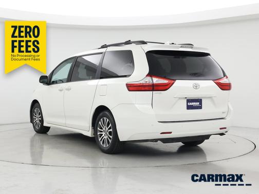 White 2018 Toyota Sienna XLE