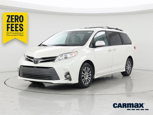 White 2018 Toyota Sienna XLE